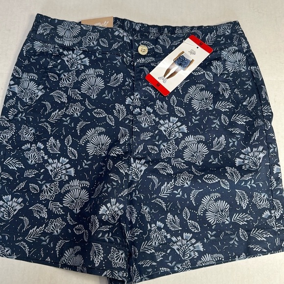 NWT! Jachs Girlfriend Ladies' Printed Chino Shorts size Medium - Picture 1 of 10